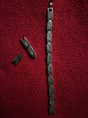 Silver Link Bracelet with Arrow Motif